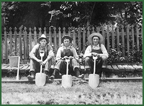 Accident Road Workers 1914